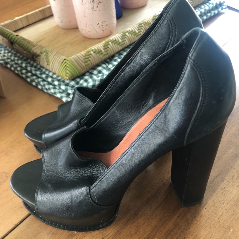 ELIZABETH and Jeney BLACK shoes